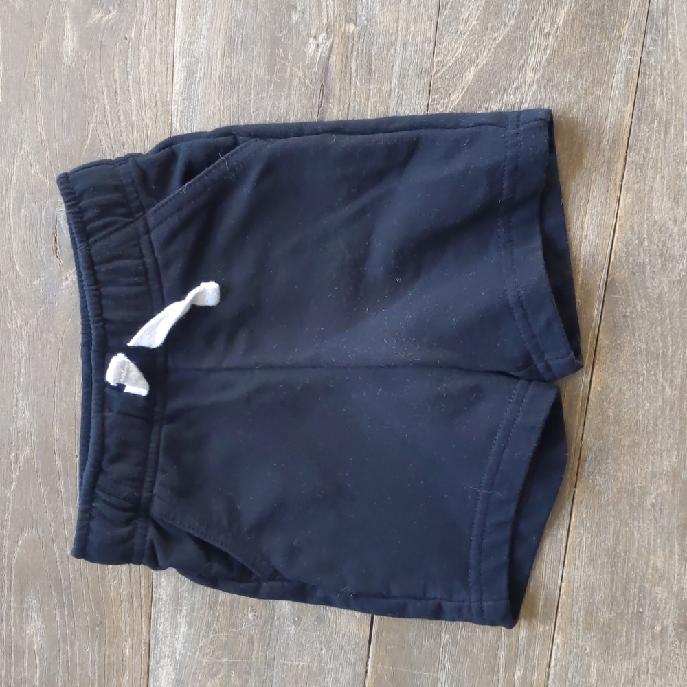 2T Black Shorts with Pockets